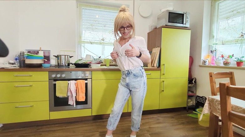 TV_Helena: Jsem na tebe zlobivý, chlapče! Za trest se praštil při...