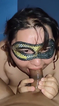 Il gran culo paffuto ingoia tutto il mio cazzo e riceve tutto lo sperma in gola