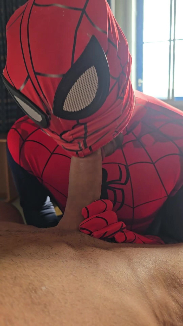 Troy White UK: Spiderman saje velkého tlustého ptáka!