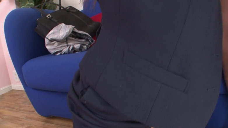 JAPAN IN LOVE: Scena fetelor asiatice la birou - 1 asiatică cu țâțe mici futându-se tare în...