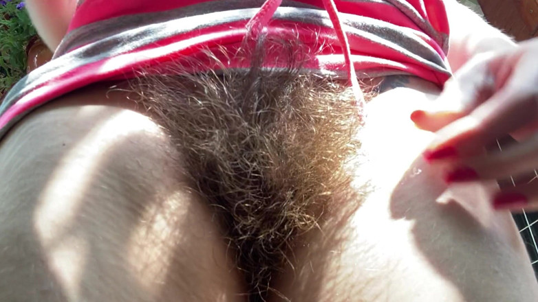 Cuteblonde666: Harig bosje close-up rokende fetisj video