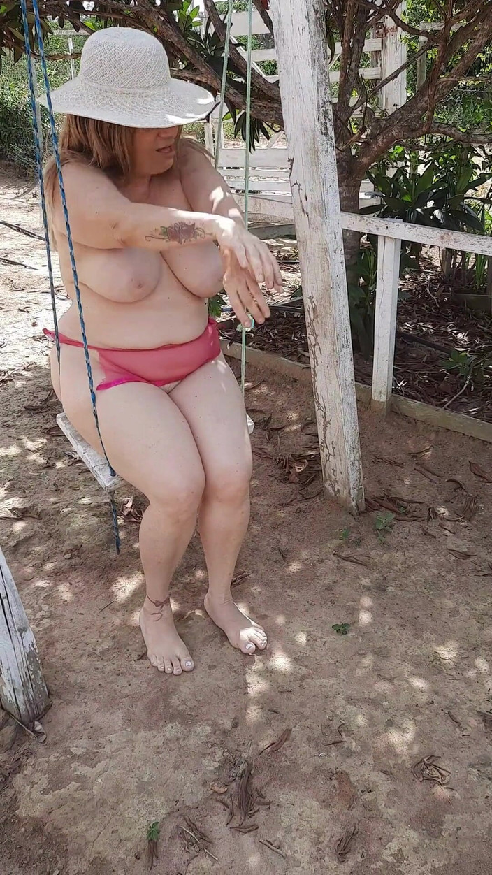 UtopianHumor507: Jako tato blondýnka s velkým zadkem a velkými prsy v...