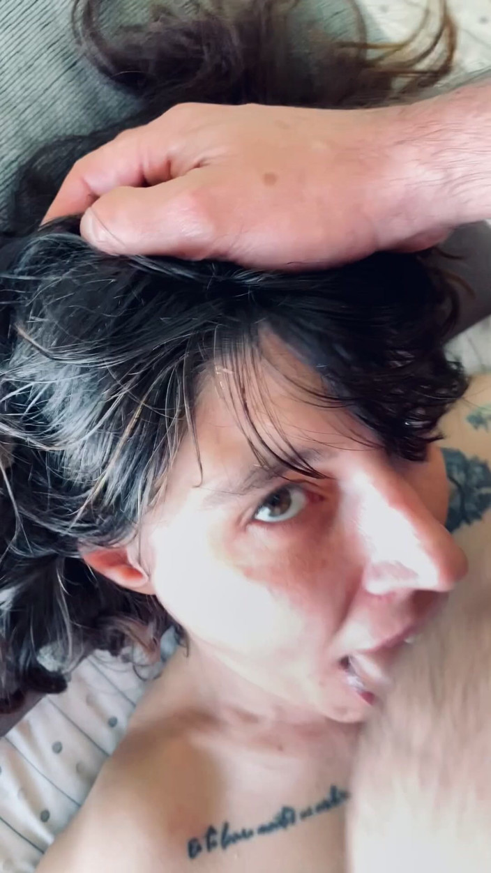 Akasha7: Prostrée devant lui, je veux qu’il me baise la bouche