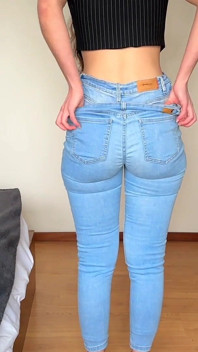 Fetish seluar jeans ketat biru dengan pantat besar, thong pantat putih