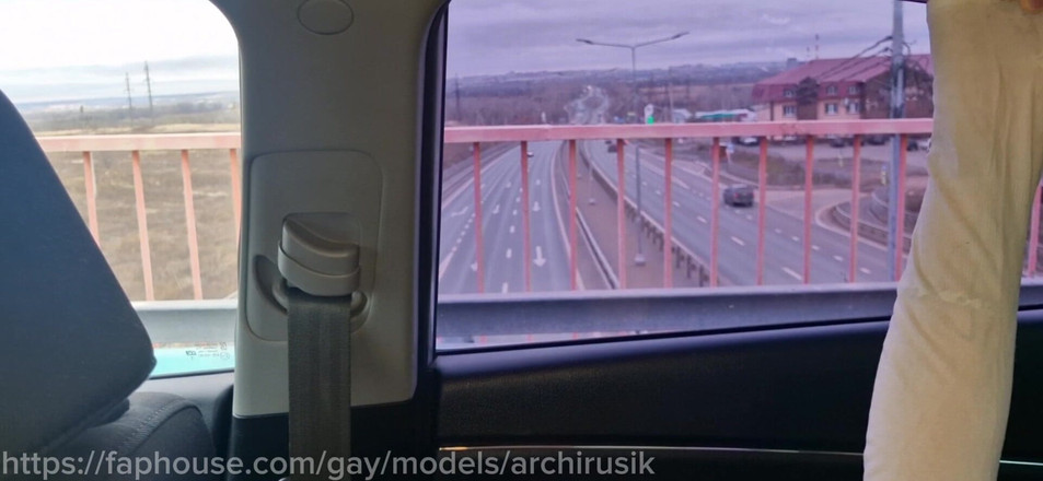 ArchiRusik: Un Inconnu M’a Baisé Dans Ma Voiture Sur L’autoroute Et...