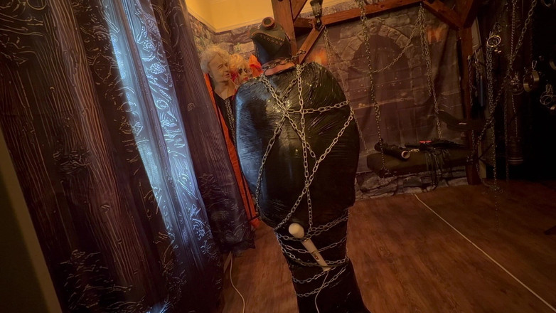 Aaexperiencesltd: 第1部分：- domina satana和包工托盘包裹和链条。