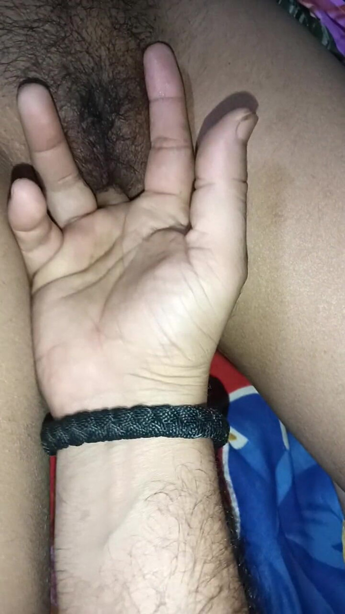 pooja99999: Desi Pooja Bhabhi Apni Chut Massage