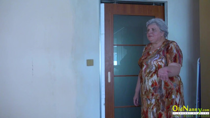 Aged Love: Oldnanny Luise adoră să se joace cu un vibrator dublu