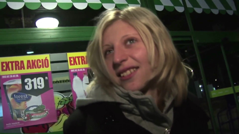 Backdoor Films: O tipă blondă este futută în ambele găuri