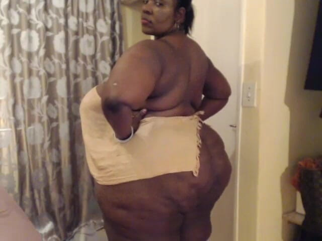Legendary Booty Overdose: Ebony BBW Teasing and Walking Around Butt Naked