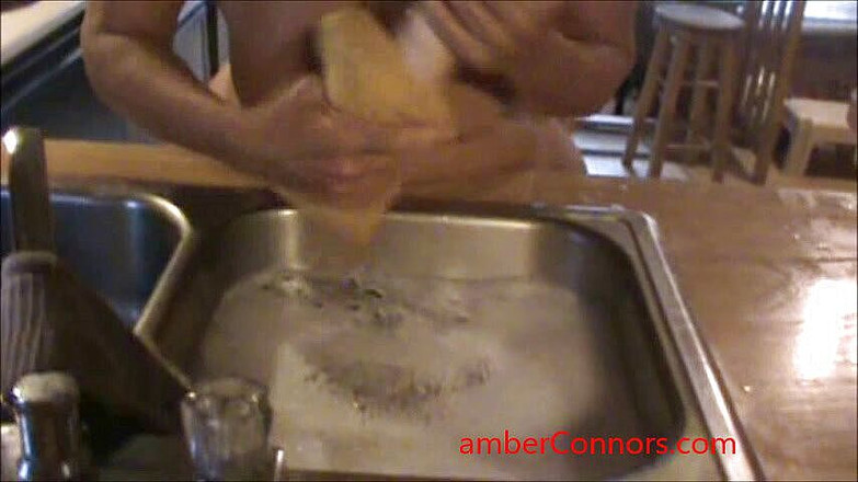 Amber Connors: किचन स्पंज