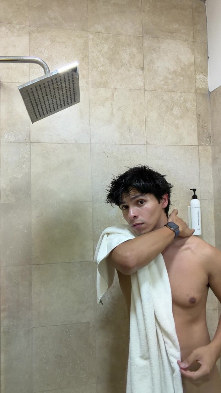 joanraay: Flexing My Muscles in the Showers