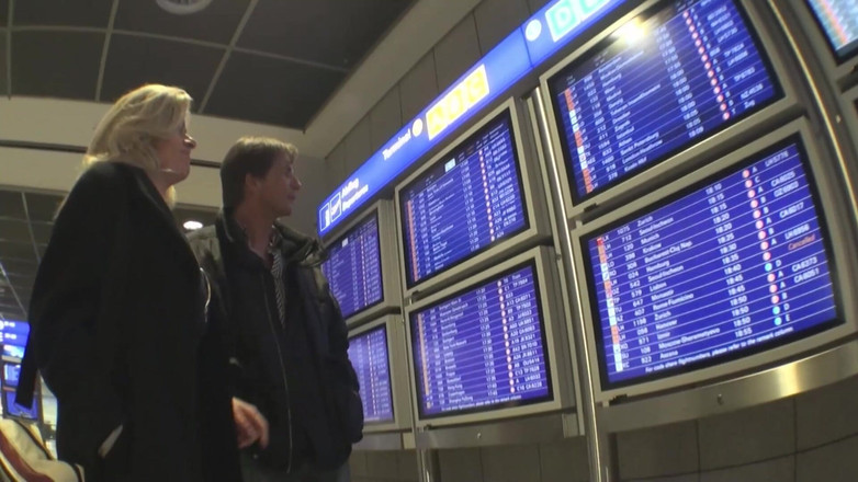 German Porn: Si cewek rambut pirang dengan toket besar alami - close-up slow-mo...