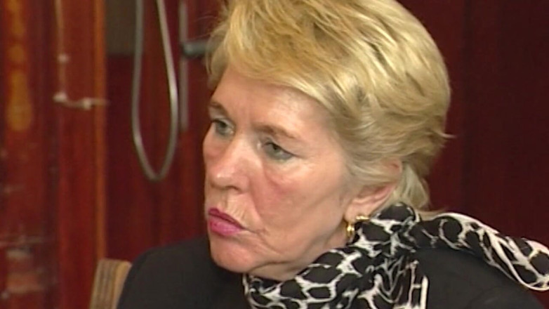 VintageXMovies: Dojrzała blondynka sędzia głębokie gardło i jeździ grubym kutasem w...