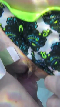 318 在我的继女面前在所有人面前自慰 - 非常有性风险
