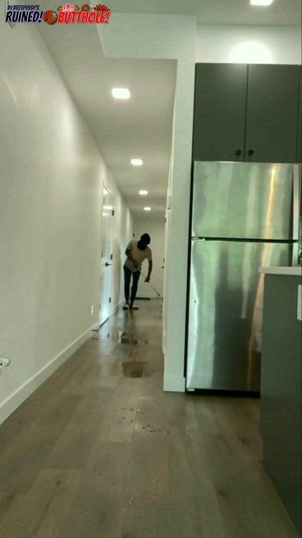 Ass Monkey: Putzt mit seinem arschloch wie eine gute schlampe - in den...