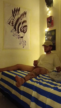 Am început să-mi ascult vecinii făcând sex