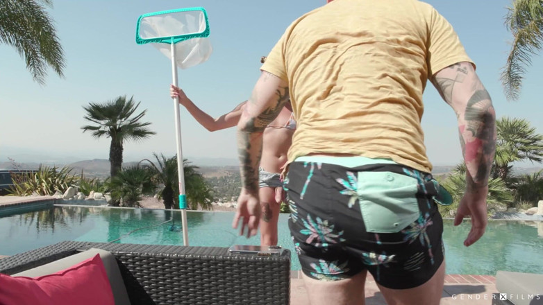 GenderX: Genderx films - ein versautes trans-poolgirl jubelt traurigen brocken mit ihrem...