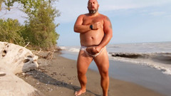 Skin and earth: Knubbig björn, trasiga våta trosor, Nakenstrand Jerkoff (skinandearth)