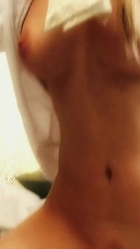 Jodie james和carolina de lys沉迷于性感的户外4P