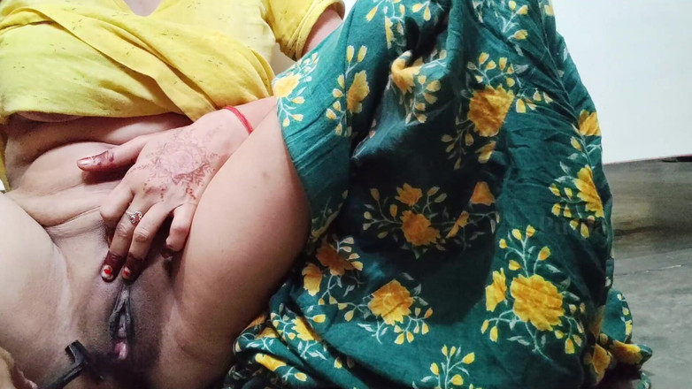 Your Puspa: 阴户干净无毛的印度德西女孩