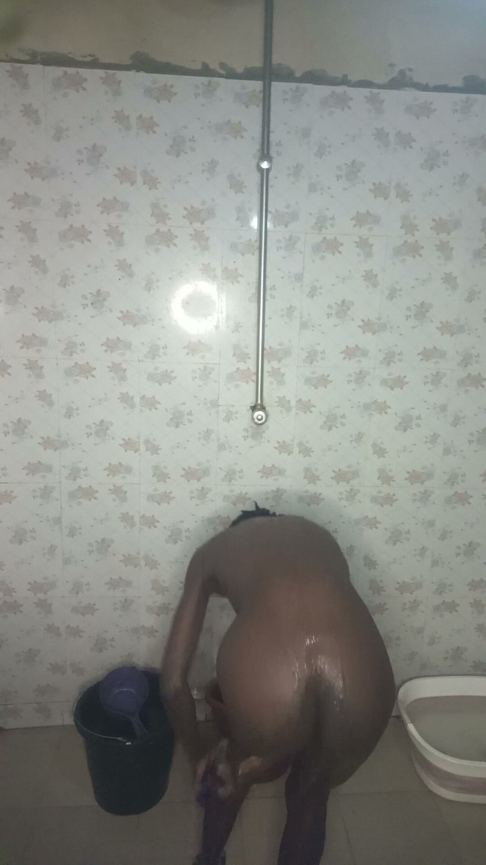 Dwuxxx: Bath Time with Dwuxxx