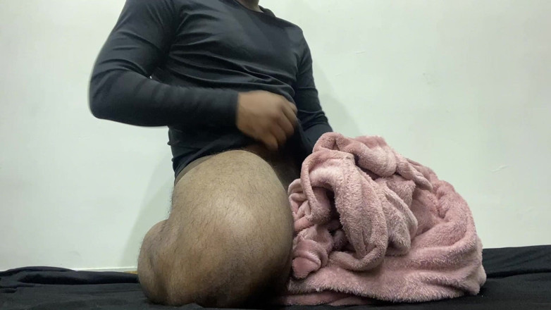 domoynx: 必死な枕を擦りながら大きな喘ぎ声 - ソロ男性のドライハンプマスターベーション