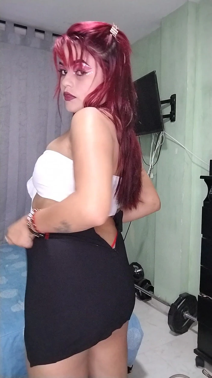 AngyAmazon: Vestirsi come una troia per essere una puttana di strada...