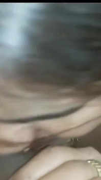 Desi Radhika Bhabhi scopa duramente con l'amico di suo marito