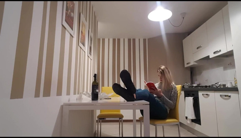 Erotic Tanya: Dívka čte a tvrdě prdí