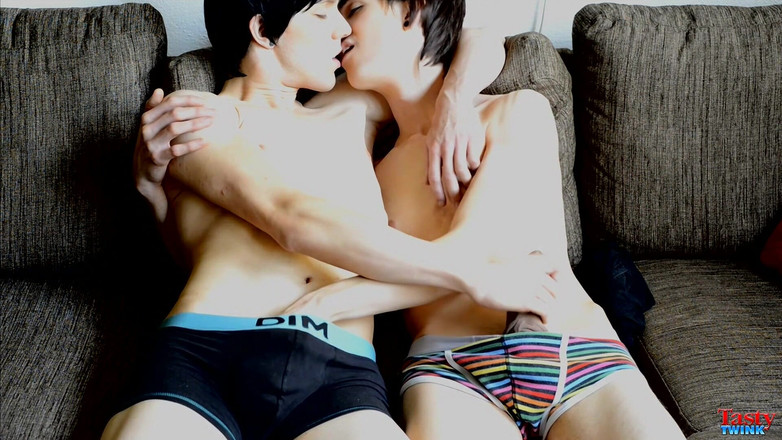 Tasty Twink: Avrunkning sperma laddar med Ethan &amp; Seth