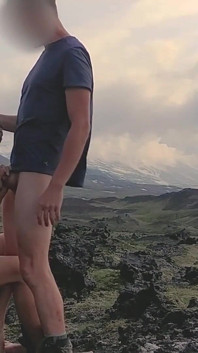 Ošukal mu holý zadek, zatímco ona mu sála ptáka