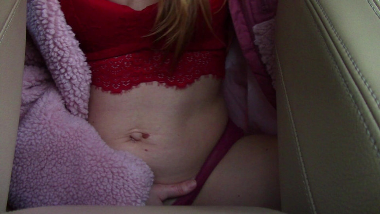 AnnaHomeMix: 我在出租车上抚摸我的阴户，我无法接受 - 大声高潮。出租车司机震惊了！