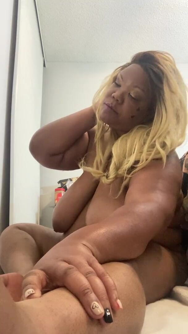 Busty queen: Latihan yang nggak pernah ada salahnya