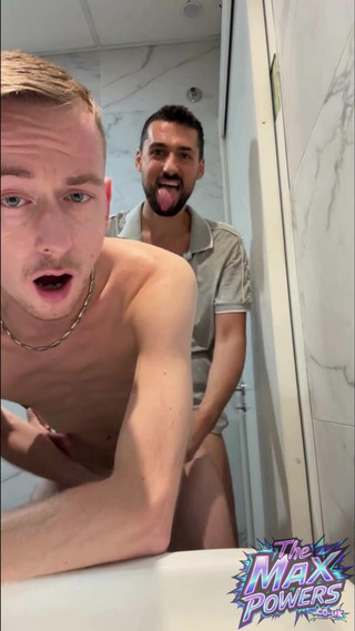 The Max Powers: Liam Harding & Max Powers šuká na veřejných toaletách