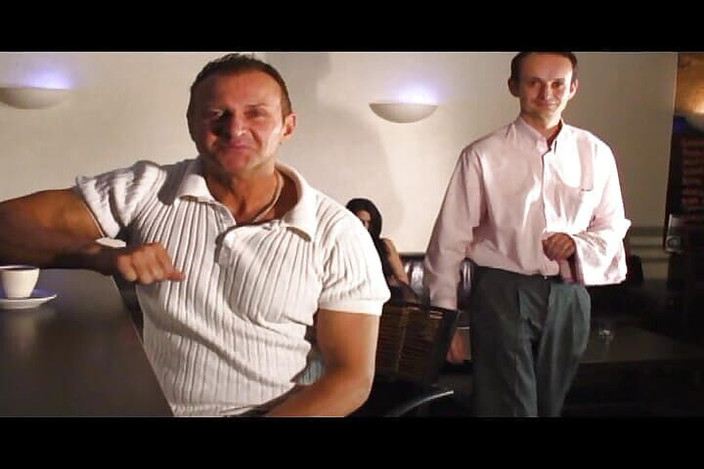 Filles Francaises: Francouzská holka v punčochách šuká v restauraci