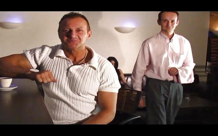 Filles Francaises: Çoraplı Fransız genç kız restoranda sikiliyor