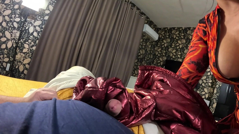 MilfyCalla: Fetiș în costum roșu din nailon - tachinare cu chiloți intrați în pizdă,...