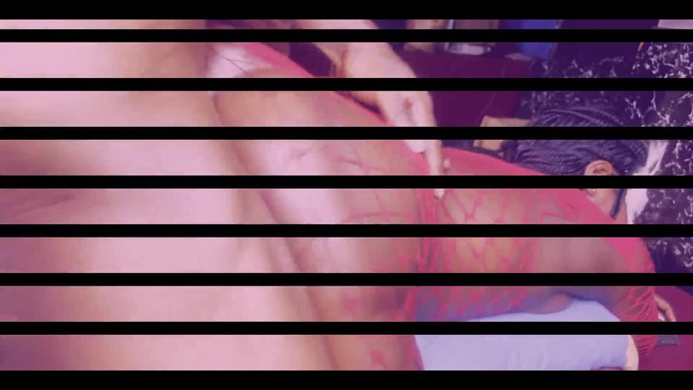 Naturelle Chocolat: 我的第一天上班很晚!!老板发现我偷偷溜进去，而不是开除我，他把我的阴户伸展得很好！！