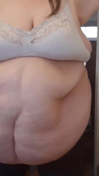 SSBBW grandona gordinha balançando a barriga e balançando