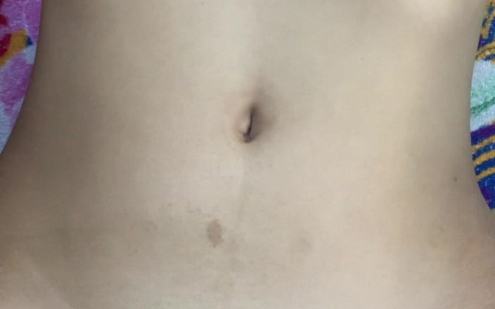 Komal sexy studio: Dedos no peito pernas largas e gemendo alto