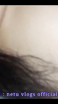 Desi indiska Bhabhi visar sina vackra sexiga stora bröst och håriga armhålor