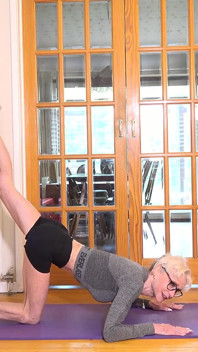 Tantejudys - Fitte Reife GILF Dee Lite - Heißes Yoga-training
