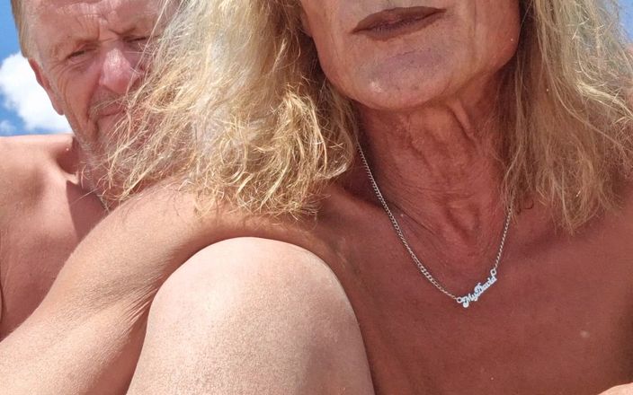 Gigi and David: Sex Show Stripchat, Plaja nudistă, Transsexual și Guy, Gigi și Dave 17-05-2025, P6