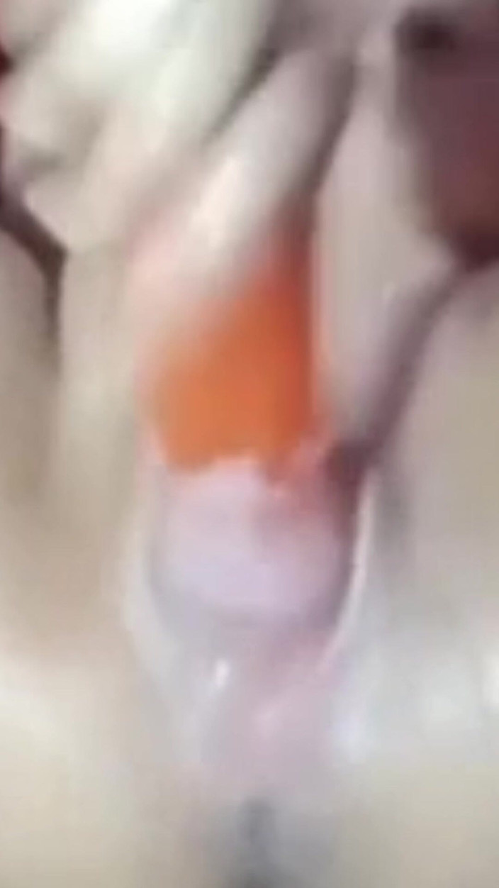 Novita_gemoy: 홍수가 나기 전까지 손가락으로 놀기