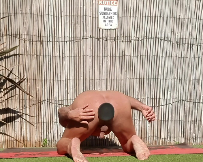MaleModel: Батплаг в саду