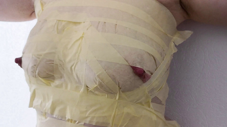 Bouncy Tits Action: テープでおっぱいと本当のハードホイップ