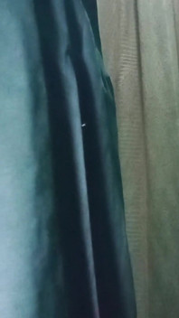 Il travestito gay indiano gaurisissy indossa il Saree verde XXX e si sente sexy.