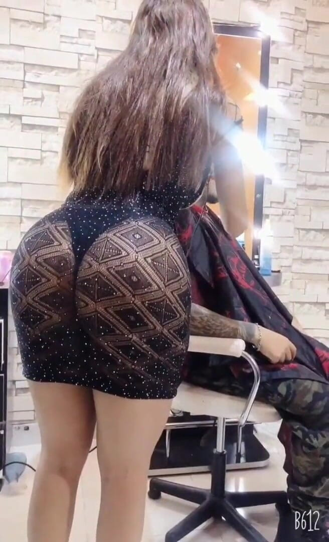 Barbietransxxxx: Sexe avec la fille devant mon appartement