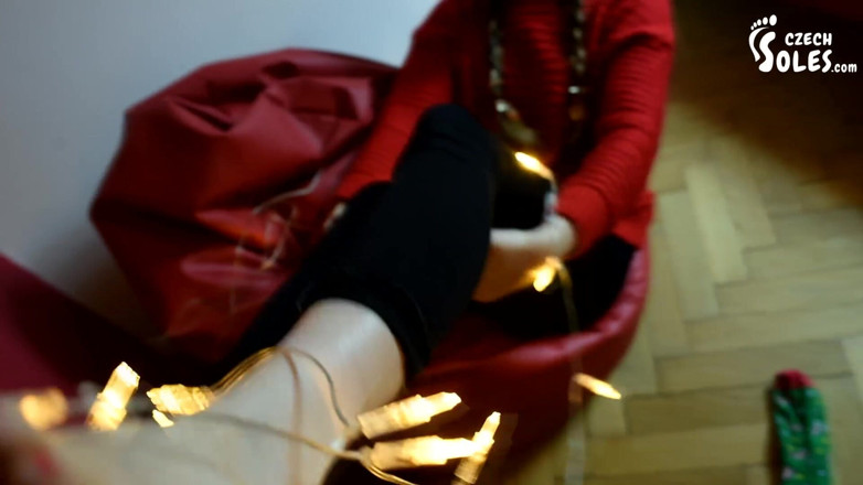 Czech Soles - foot fetish content: Tachinare grozavă de crăciun cu picioarele goale